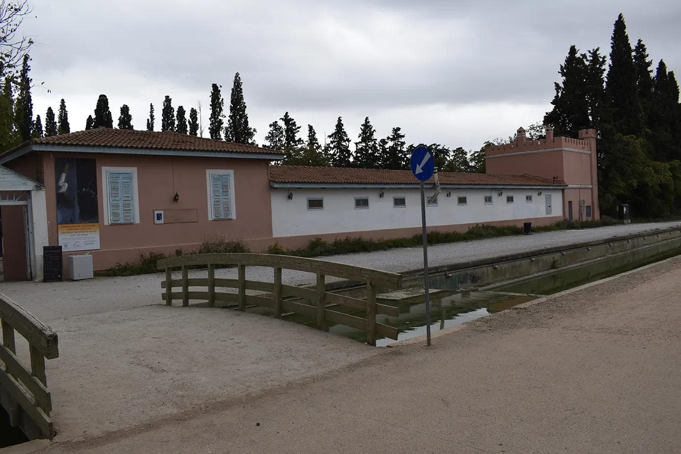 Screen Court Building